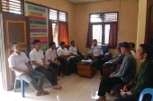Rutinitas Rapat Senin Pagi di Desa Lubuk Besar Tetap Berjalan di Tengah Suasana Ramadhan.
